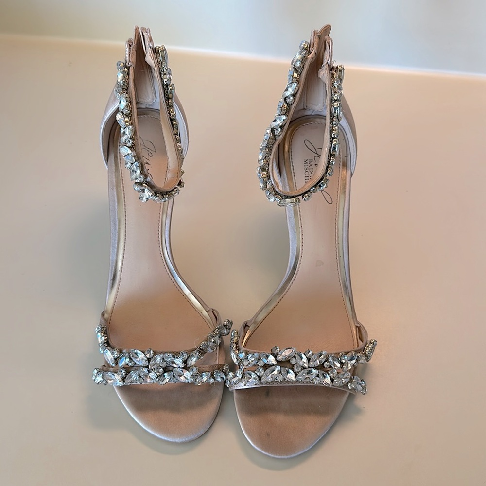 Badgley mischka nude satin & crystal accented women’s high heel sandal. Sz 7